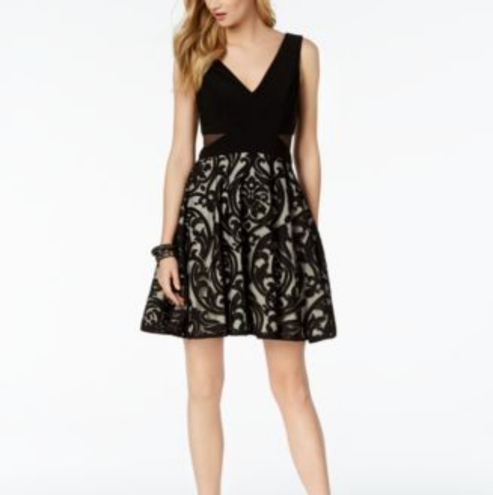 Xscape Women's Plus Size V-neck Fit and Flare